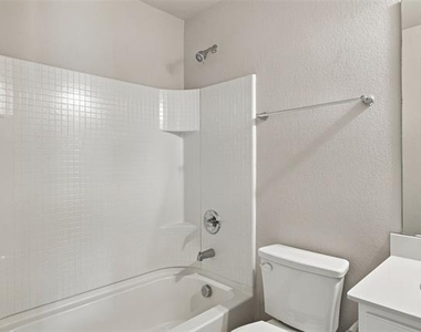 944 Ravenwood Lane - Photo Thumbnail 31