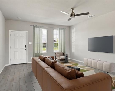 944 Ravenwood Lane - Photo Thumbnail 2
