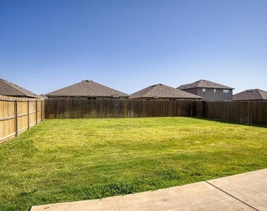 944 Ravenwood Lane - Photo Thumbnail 36