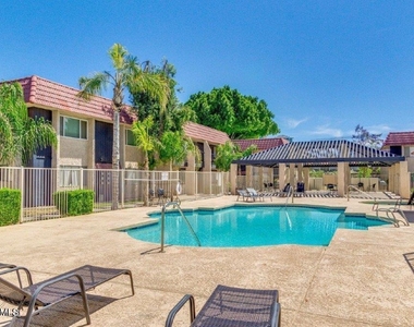 700 W University Drive - Photo Thumbnail 14