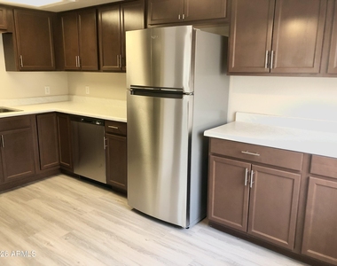 700 W University Drive - Photo Thumbnail 5