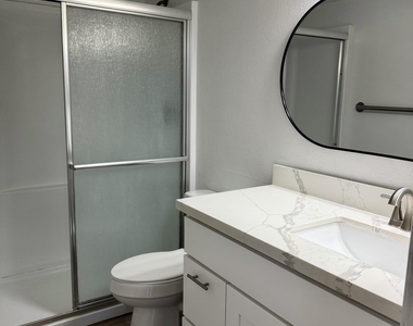 700 W University Drive - Photo Thumbnail 9