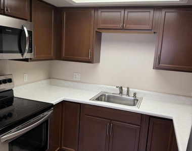 700 W University Drive - Photo Thumbnail 4