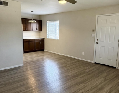 700 W University Drive - Photo Thumbnail 7