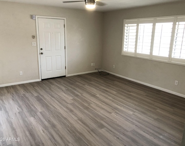 700 W University Drive - Photo Thumbnail 8