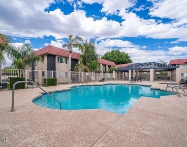 700 W University Drive - Photo Thumbnail 15