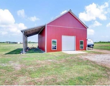 19040 Community Drive - Photo Thumbnail 5
