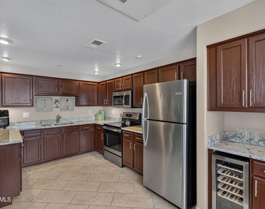 16801 N 94th Street - Photo Thumbnail 8