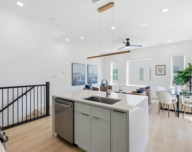 4315 San Jacinto Street - Photo Thumbnail 8