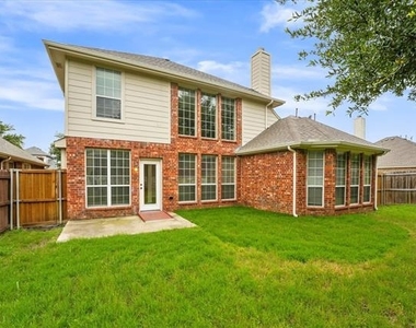 8204 Hitching Trail - Photo Thumbnail 17