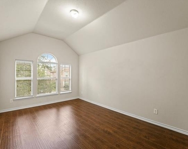 8204 Hitching Trail - Photo Thumbnail 14