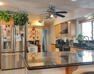 1802 E Claremont Street - Photo Thumbnail 4
