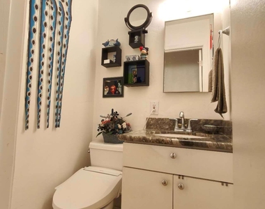1802 E Claremont Street - Photo Thumbnail 11