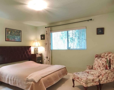 1802 E Claremont Street - Photo Thumbnail 7