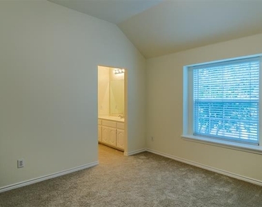 103 Westminister Avenue - Photo Thumbnail 10
