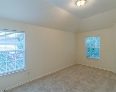 103 Westminister Avenue - Photo Thumbnail 14