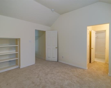103 Westminister Avenue - Photo Thumbnail 8