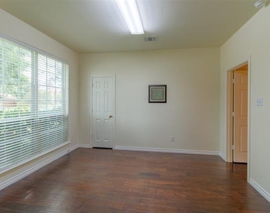 103 Westminister Avenue - Photo Thumbnail 26