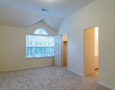 103 Westminister Avenue - Photo Thumbnail 11
