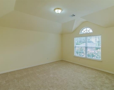 103 Westminister Avenue - Photo Thumbnail 16