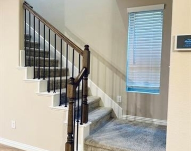 3706 Glenn Mews - Photo Thumbnail 15
