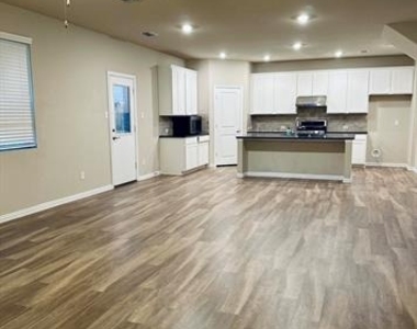 3706 Glenn Mews - Photo Thumbnail 5