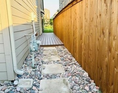 3706 Glenn Mews - Photo Thumbnail 4