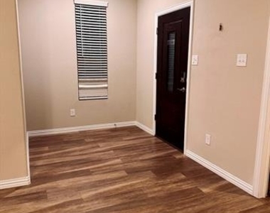 3706 Glenn Mews - Photo Thumbnail 17