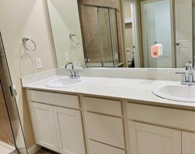 3706 Glenn Mews - Photo Thumbnail 20