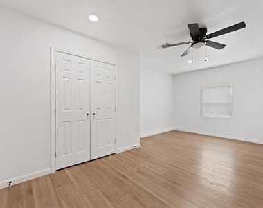 702 Lowe Drive - Photo Thumbnail 14