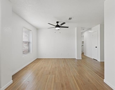 702 Lowe Drive - Photo Thumbnail 3