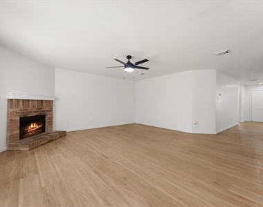 702 Lowe Drive - Photo Thumbnail 5