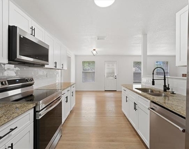 702 Lowe Drive - Photo Thumbnail 7