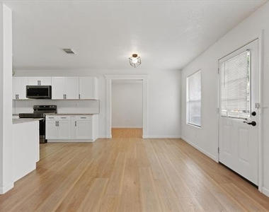 702 Lowe Drive - Photo Thumbnail 4