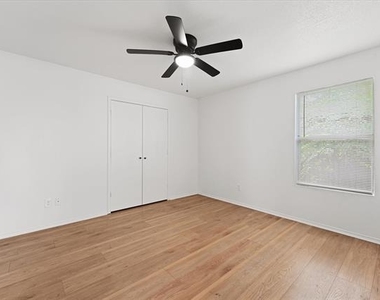 702 Lowe Drive - Photo Thumbnail 11