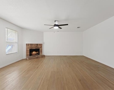 702 Lowe Drive - Photo Thumbnail 8