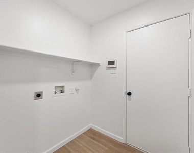 702 Lowe Drive - Photo Thumbnail 15