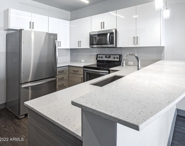 425 W Osborn Road - Photo Thumbnail 6