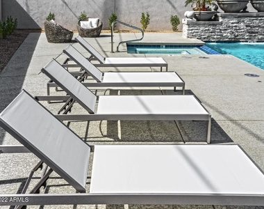 425 W Osborn Road - Photo Thumbnail 8