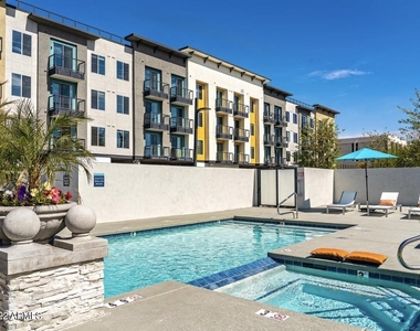 425 W Osborn Road - Photo Thumbnail 13