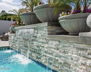 425 W Osborn Road - Photo Thumbnail 9