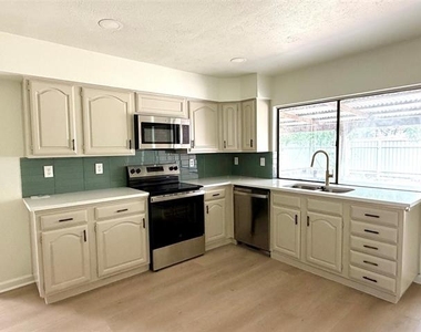 5221 Reed Drive - Photo Thumbnail 11