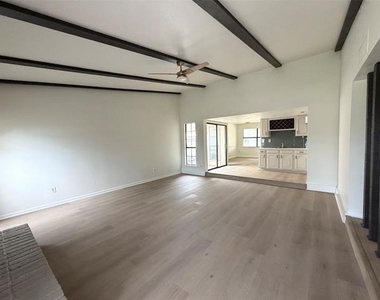 5221 Reed Drive - Photo Thumbnail 3