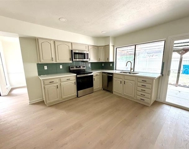5221 Reed Drive - Photo Thumbnail 15