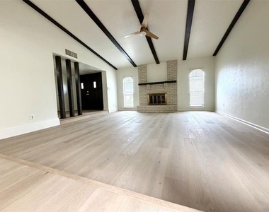 5221 Reed Drive - Photo Thumbnail 9