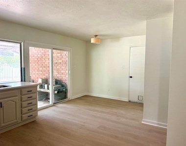 5221 Reed Drive - Photo Thumbnail 17