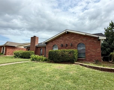 5221 Reed Drive - Photo Thumbnail 1