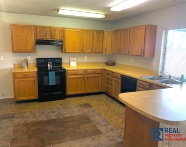 3824 Hackberry Lane - Photo Thumbnail 3