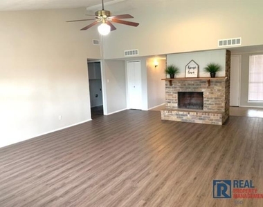 3824 Hackberry Lane - Photo Thumbnail 2