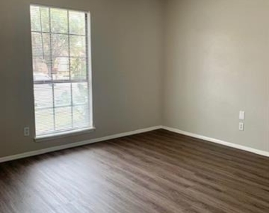 3824 Hackberry Lane - Photo Thumbnail 4